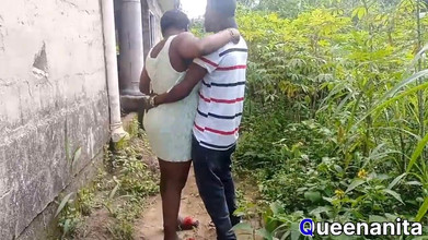 Queenanita900: Berkongkek tegar dengan orang asing di dalam semak dan membawanya...