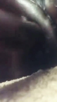 Martelando minha buceta molhada e gorda com vibrador de 12 polegadas gozando duro