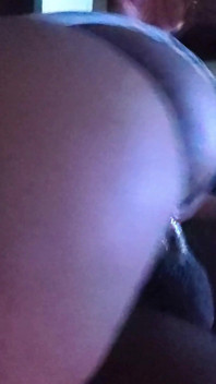 Ma Voisine Noire À Gros Nichons À Gros Cul Préfère Chevaucher Ma Bite En Regardant Le Film.