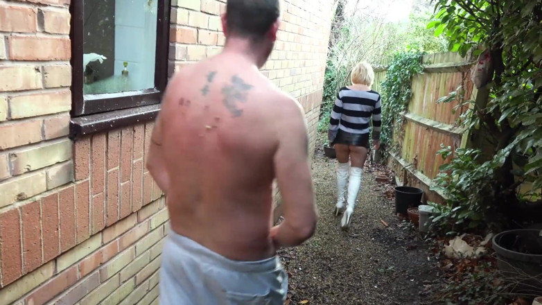 Dirty Doctors Clips: Pișare pe The Gardener