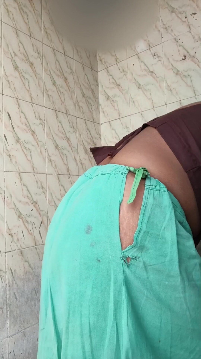 RoboticApple28: Simran Bhabhi kąpiel na zewnątrz cycki Press and Pussy Show