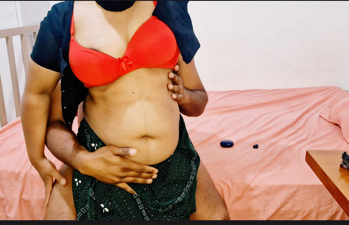 Openbra: Kerala macecha svádí svého nevlastního syna a šuká tvrdou pozici cowgirl