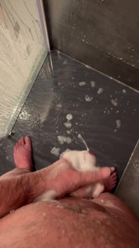 Jerked off in the Hotel Shower