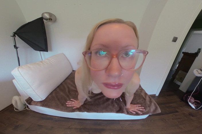 BlondeHexe VR: Deutsche Studentin Will Mehr Als Nur Lernen