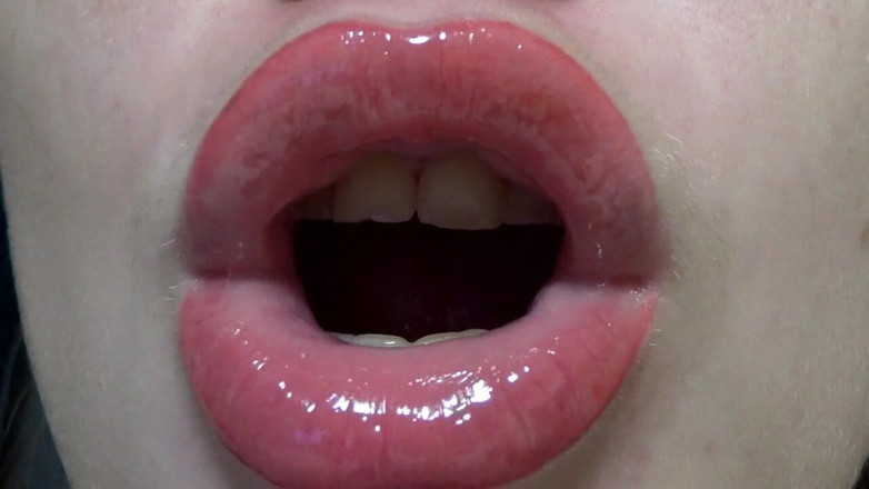 Goddess Misha Goldy: Lips fetish! Kissing! Lips gloss!