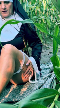 Keseronokan Nun Kylie di jagung