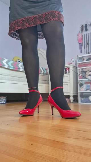 Victoria Lecherri: Привіт, підбори, панчохи та трусики без промежини