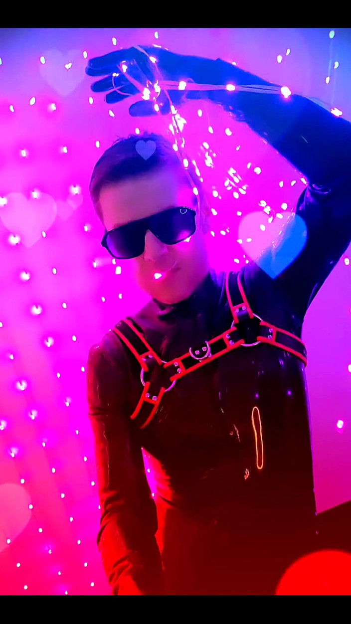 Roman Heart: Vide clip outtake voor mijn nieuwe reellatexrubberblackstyle