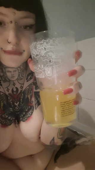 Yourfavecumslut: Hottest Pee Spit Shower Fun