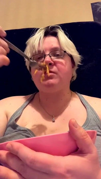 La bella culona richiesta di una fan mangiata spaghetti