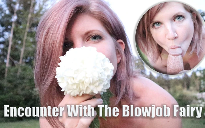 Housewife Ginger: Sexy nudisten zuigt je pik in het openbaar