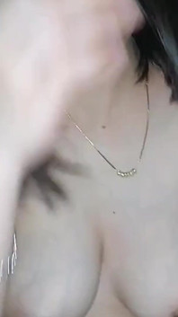 我让我的继子看到我的奶子并感受口交
