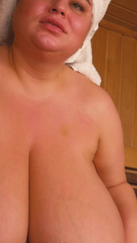 Anna Katz, BBW, dans un sauna