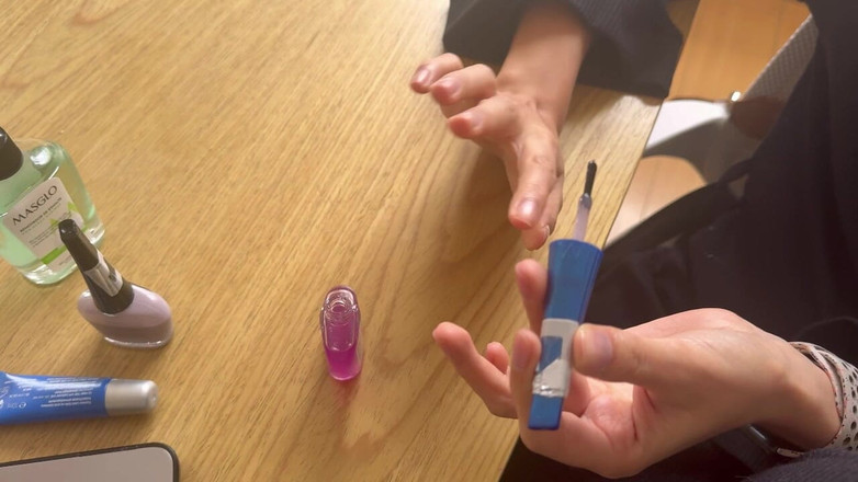 scarlettandc: Je Me Peins Les Ongles Et Ça M’excite Jusqu’à Ce Que...