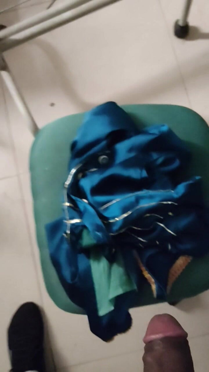 Satin And Silky: Satén de seda masturbación con la mano porno - enfermera traje...