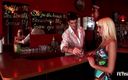 Teen Sexperience: Blonda curvă este futută în cur și pizdă la bar