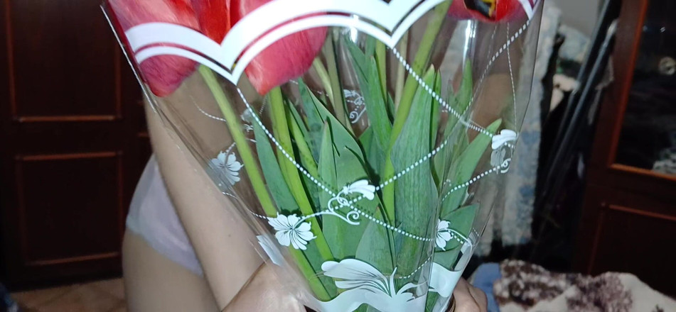 Lesbian-illusion: Mijn ochtend begon met een boeket tulpen en lesbische seks