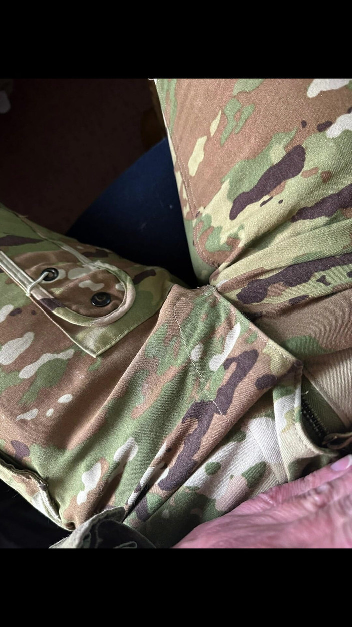 Gay Soldier Stuff: Specjalista od armii dostaje ciężko w pracy i musi dostać...