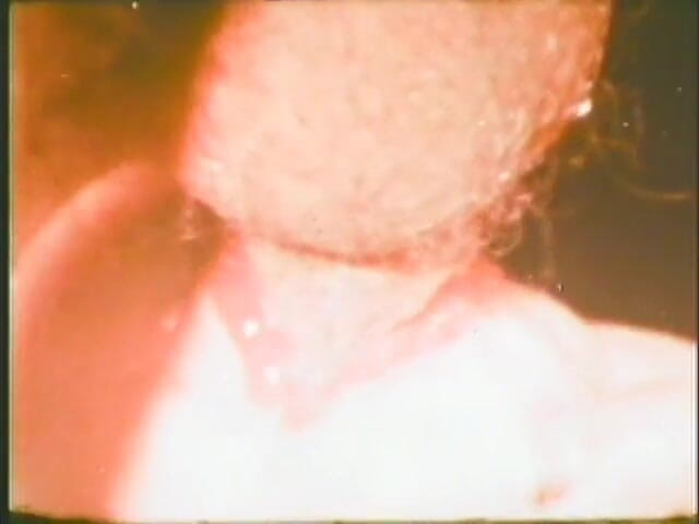 Vintage Usa: 复古妻子已经来满足她的男人撸管 - （视频没有音频，但音乐）