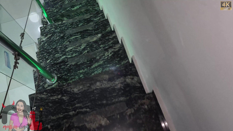 Monica Lima: Zupełnie nowa brunetka znosi gigantycznego kutasa w owłosionej cipce.