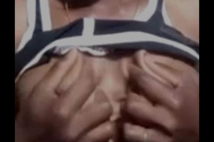 Ankush830: भारतीय सौतेली बहन अपने स्तन दिखा रही है और मुझे चोदने के लिए बहकाया