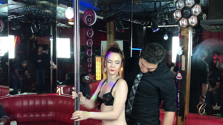 Cathy Crown Production: Được cung cấp trong một câu lạc bộ tự do