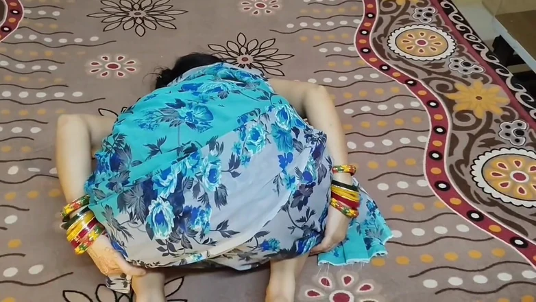 Khushboobhabi: 德西印度哥被男孩