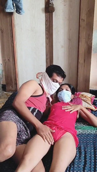 Shivani Bhabhi Sex v růžových bikinách. Část 1