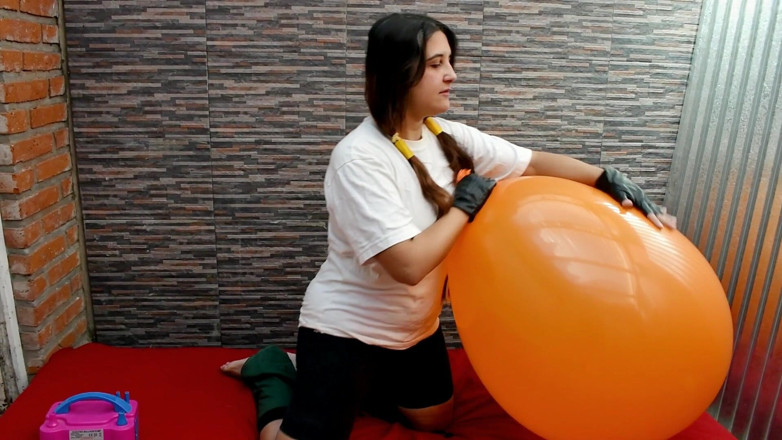 melu_world: Dbz Blow 그리고 36인치 대물 풍선을 타는 Videl - Bunny Looner