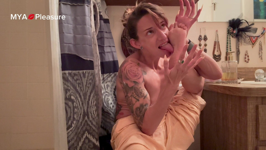 Licked Clean Before Bath (MYA Pleasure) Licked Clean Before Bath (MYA Pleasure)