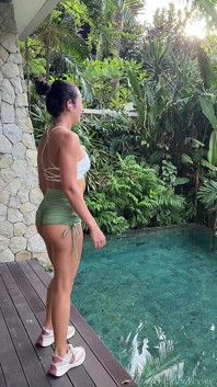 Hot Brunette Shows off Her Perfect Ass and Muscle Back