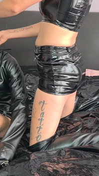 Scopando lo schiavo di mio marito con una macchina del sesso