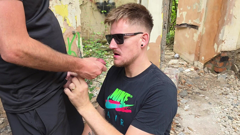 gaynaughtywelsh: Znalazłem 10-calowego Tatę, Który Pływał, Więc Zabraliśmy Go Do Domu, Aby...