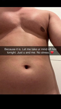 Mira cómo una novia de 18 años engaña a su novio después de que él la ignora. Historia completa