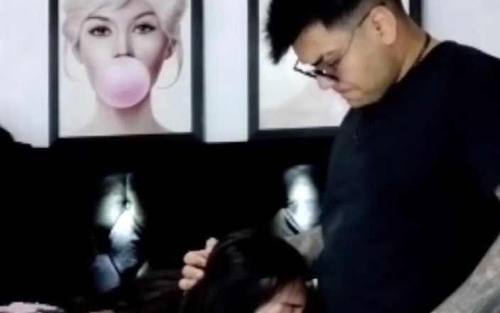 Kevinisssa studio: Bạn có muốn tận hưởng đôi môi của tôi trong khi...