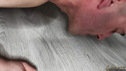 Goddess Lena: Jilat kaki dan pancut hamba saya