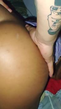 Ma tatie me rend fou avec son gros cul, je veux toujours lui donner une sodomie