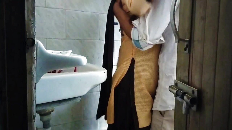 Fantacycutting: Bathroom Indian Couple Sex