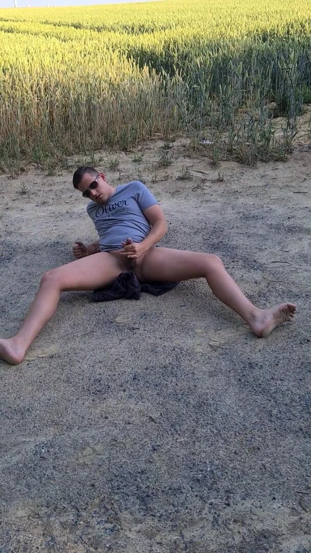 Twinkboy82: German Young Twink Jerks off Outside