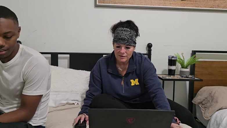 Cory Strokes: Hollee Huntress menggunakan cory strokes joystick