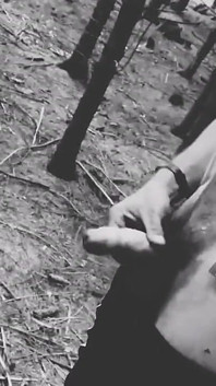 Un Famoso Influencer Eiacula Nella Foresta (va Storto!)