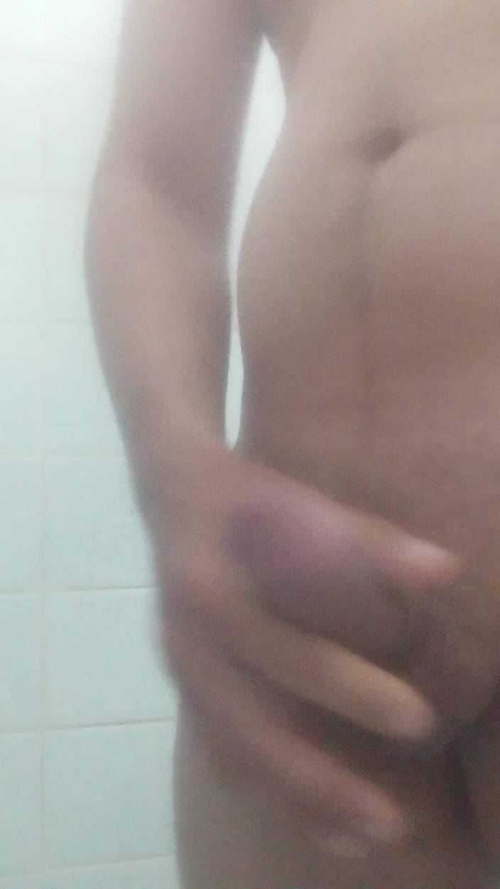 Oscar cor: Oscarcoronado86 si sega entrando nella doccia si arrabbia e tira...