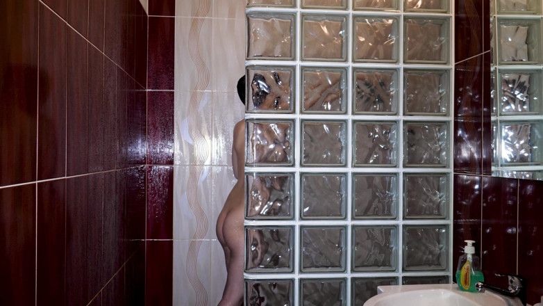 Peaches and Bananas: Czech teen student in the shower