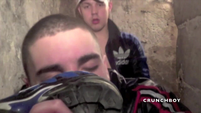 Raw French Bad boys: Мэтта трахнул сексуальный топ-арабский господин с большой выпуклостью