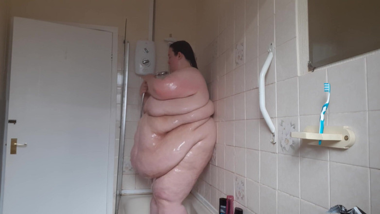 SSBBWLadyBrads: SSBBW Lady Brads shower &amp; belly jiggles