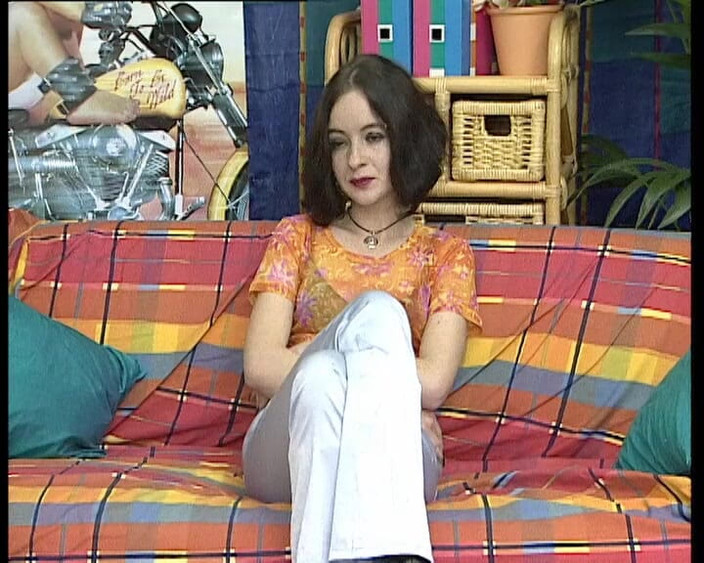 YOUR FIRST PORN: Kleine vivian mit schlankem Koerper - 苗条的小vivian