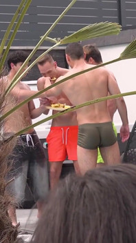 Les mecs gays adorent aussi les filles, partie 1