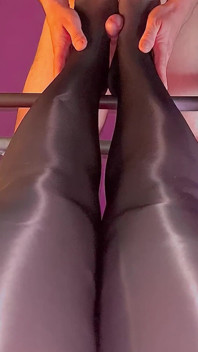 Picioare sexy cu labă cu ciorapi din nailon