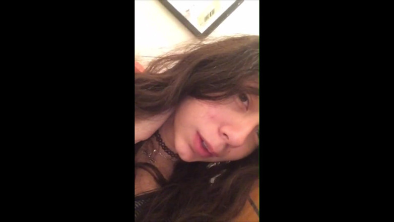 Adorable Teen: Joven perra latina muestra su apretado y caliente coño virgen...