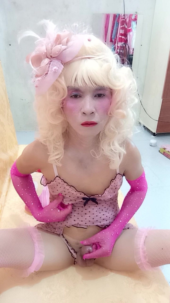 nguyen dang thien tri: Transgender Wearing Sexy Clothes Playing Anal Happily to the Top